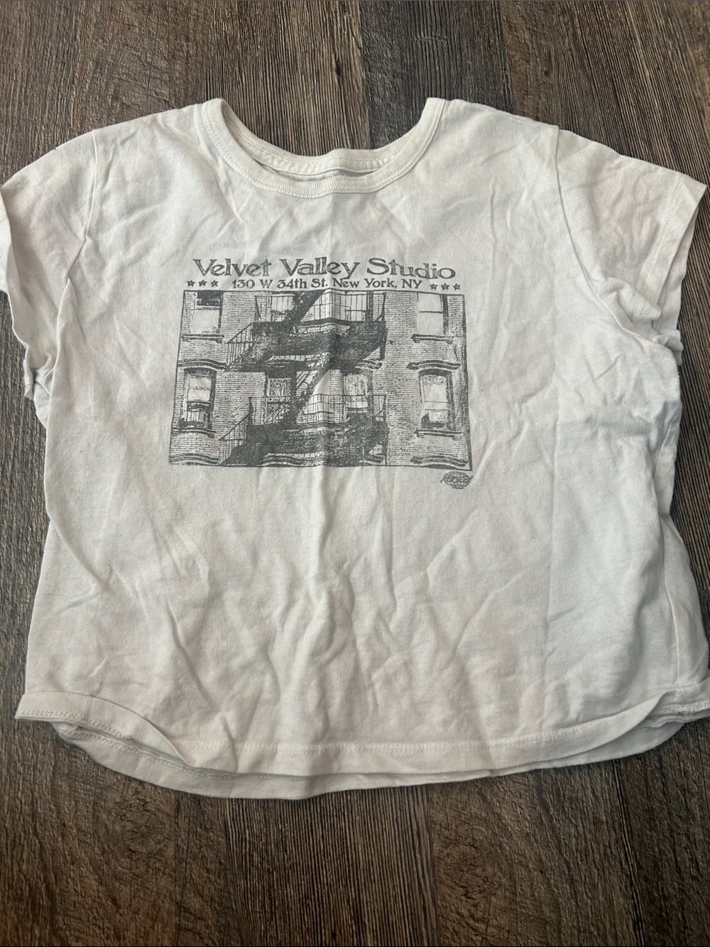 Hollister White Graphic Short Sleeve Tee with Vintage Building Print